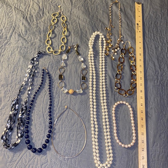8 Different Necklaces - Picture 1 of 9